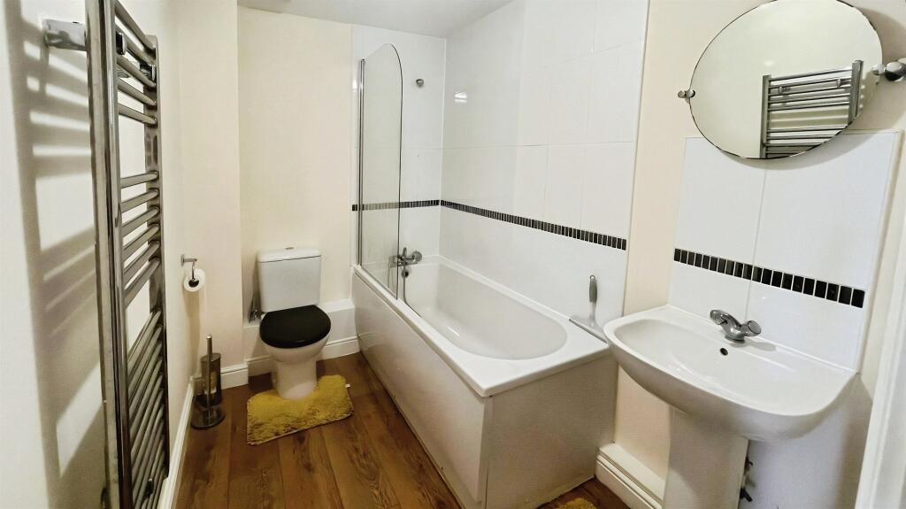 Apartment in Northampton - More