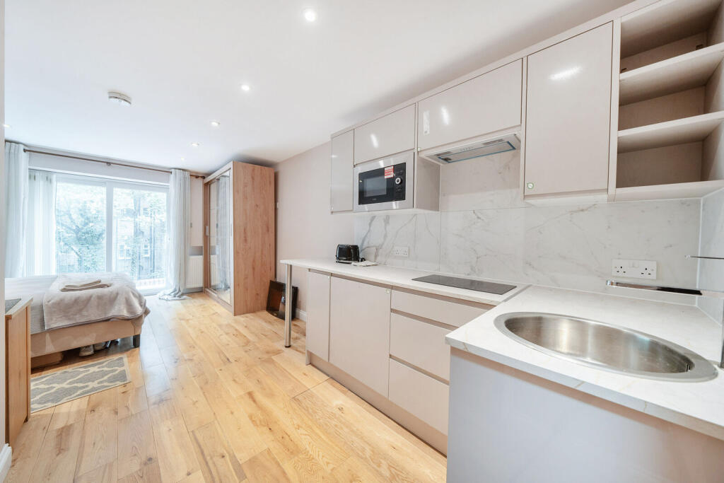 Studio flat for rent