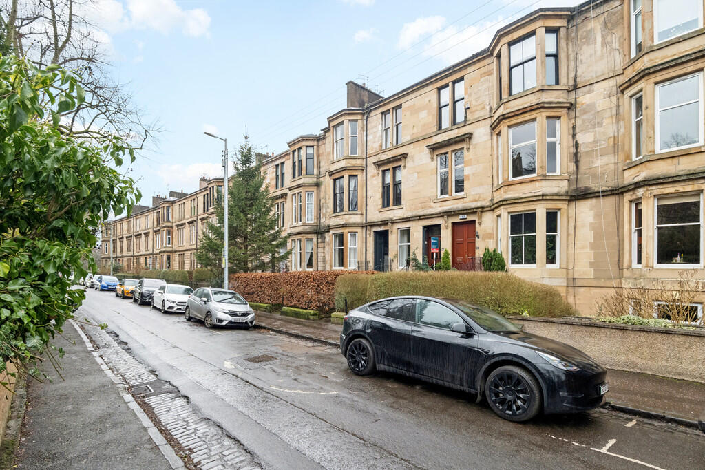 Main image of property: 1/2, 10 Hayburn Crescent, Hyndland, G11 5AX
