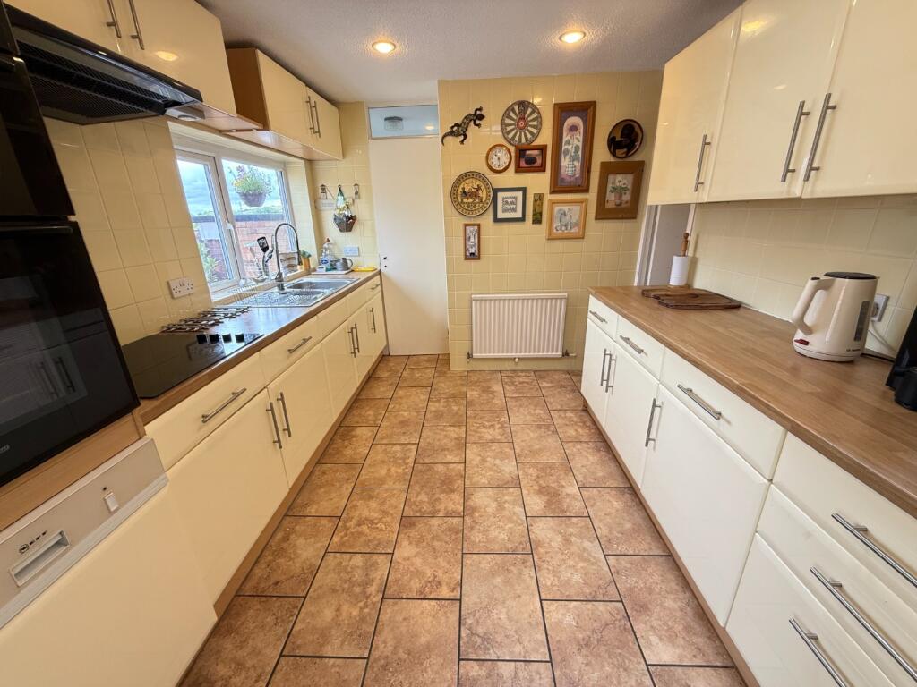 House in Dunstable, Central Bedfordshire - More