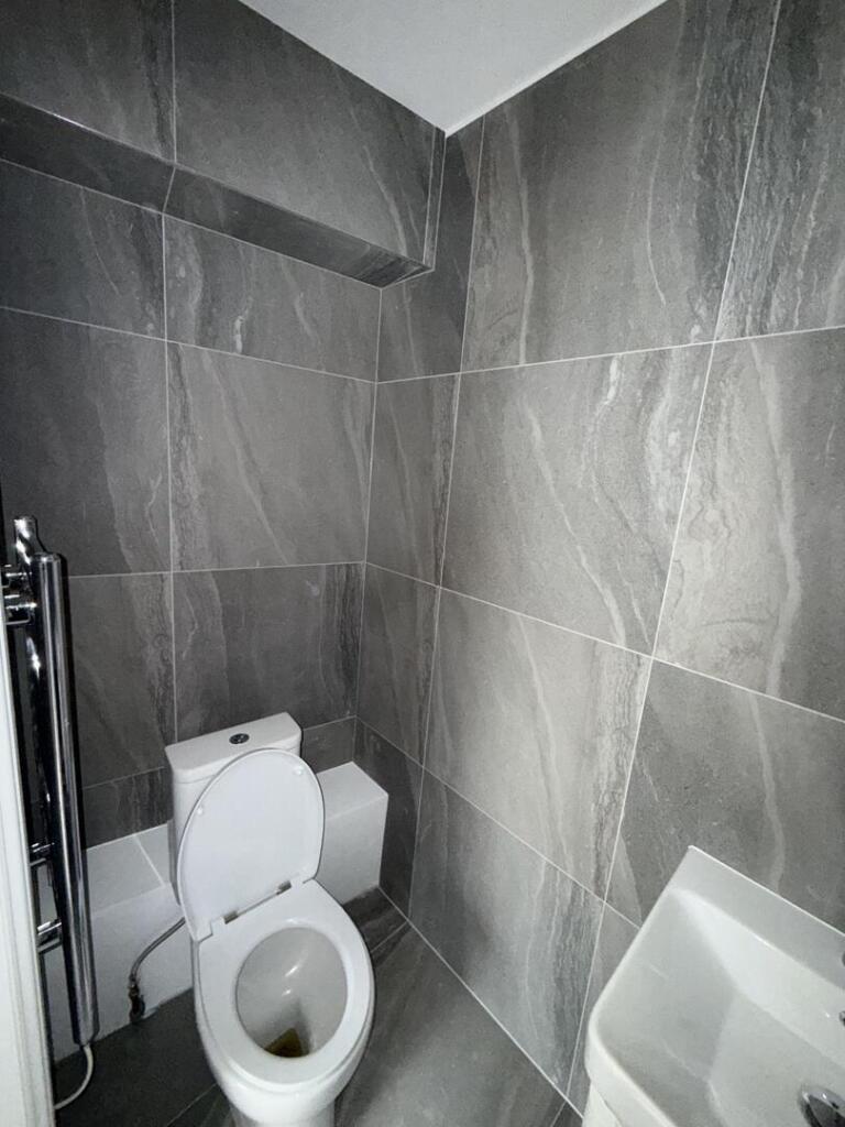 Apartment in Barnet, Cockfosters - View 5