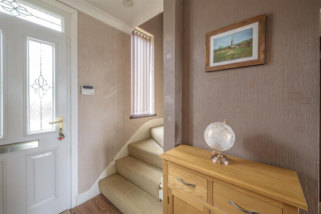 Compton Grove, Halesowen, B63 2EP photo 4