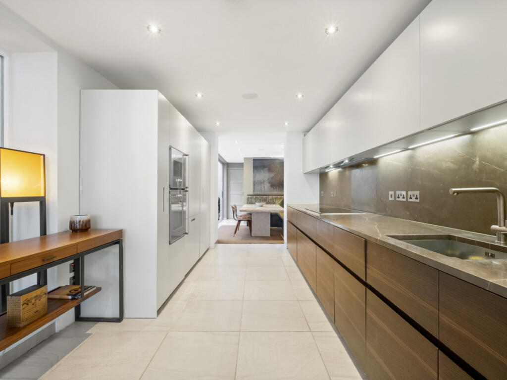 House in London - View 5