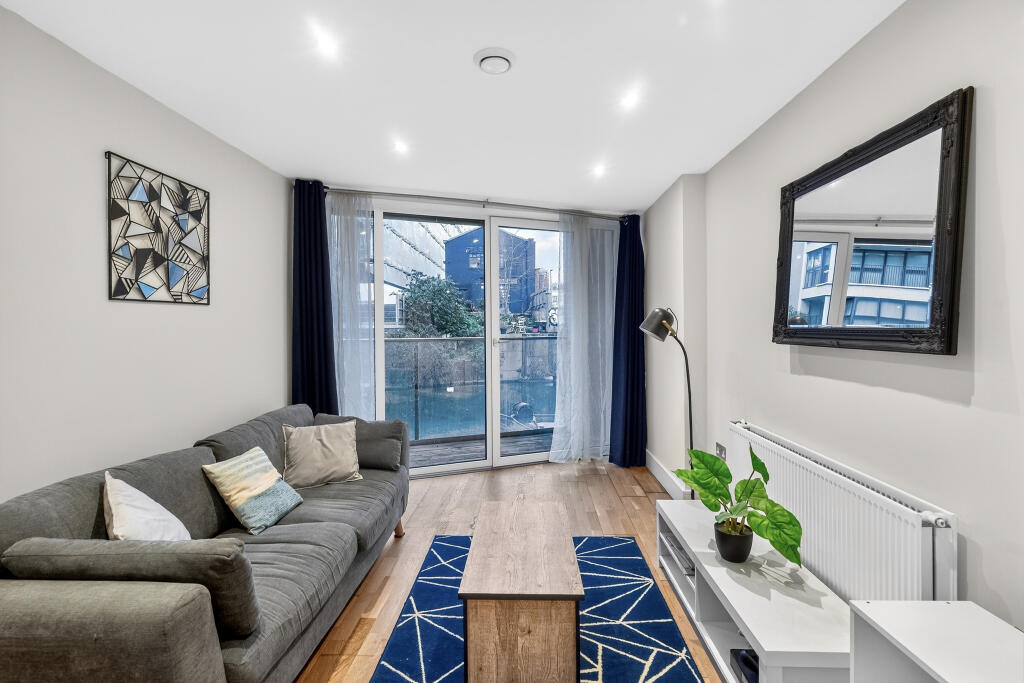 Main image of property: 18 St. Annes Street, London, E14