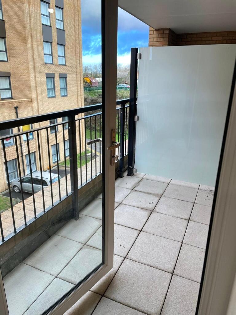 Apartment in Sutton - View 5