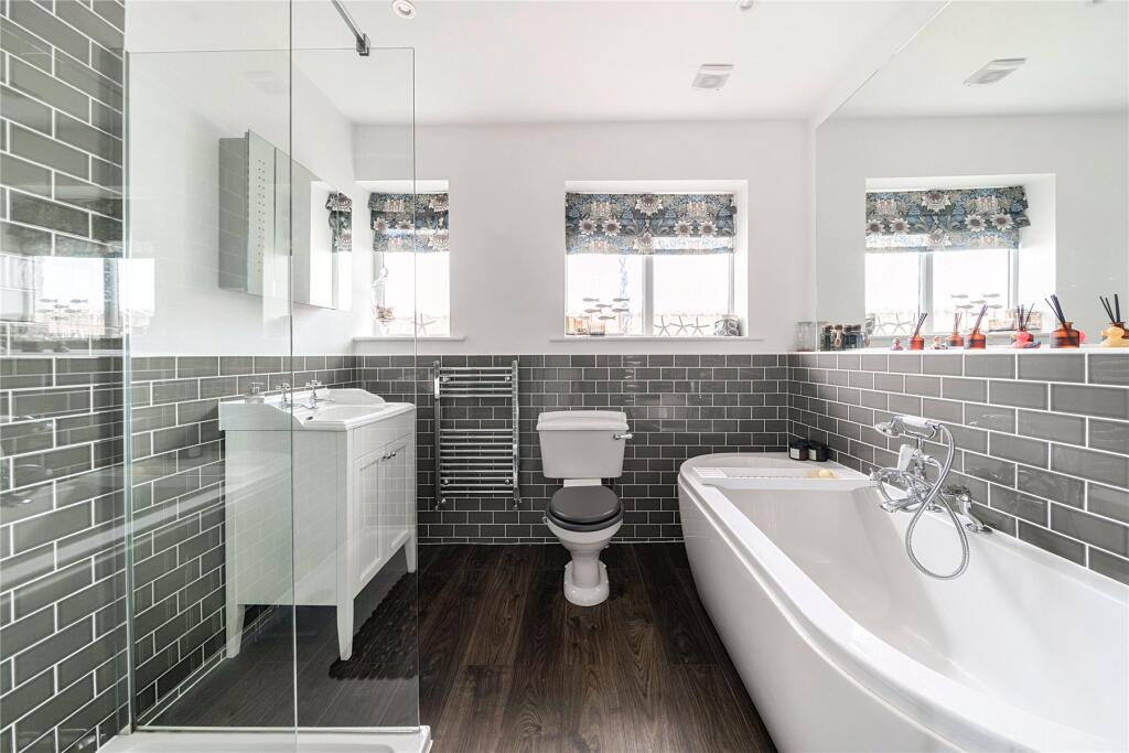 House in Guildford, Surrey - View 3