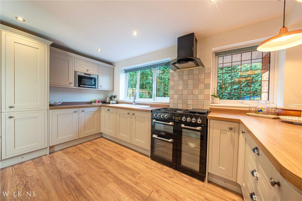 Walnut Close, Hartshill, Nuneaton, Warwickshire, CV10 photo 3