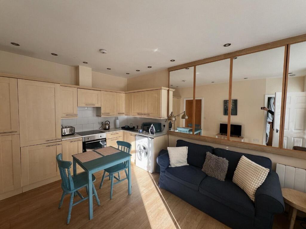 Apartment in Edinburgh, Eastfield, Portobello - View 5