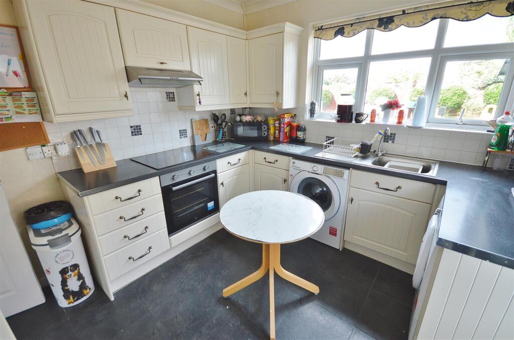 Tudor Green, Clacton on Sea, Essex photo 3