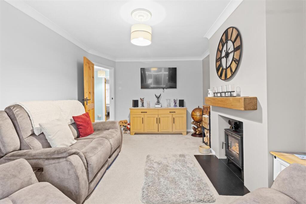 House in Wealden, Polegate - More