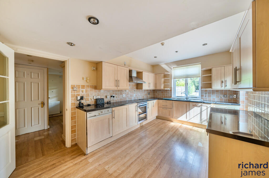 House in Swindon, Woodshaw, Royal Wootton Bassett - More