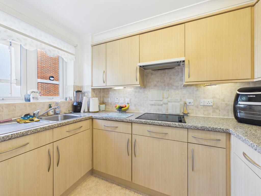 Manton Court, Kings Road, Horsham, West Sussex photo 4