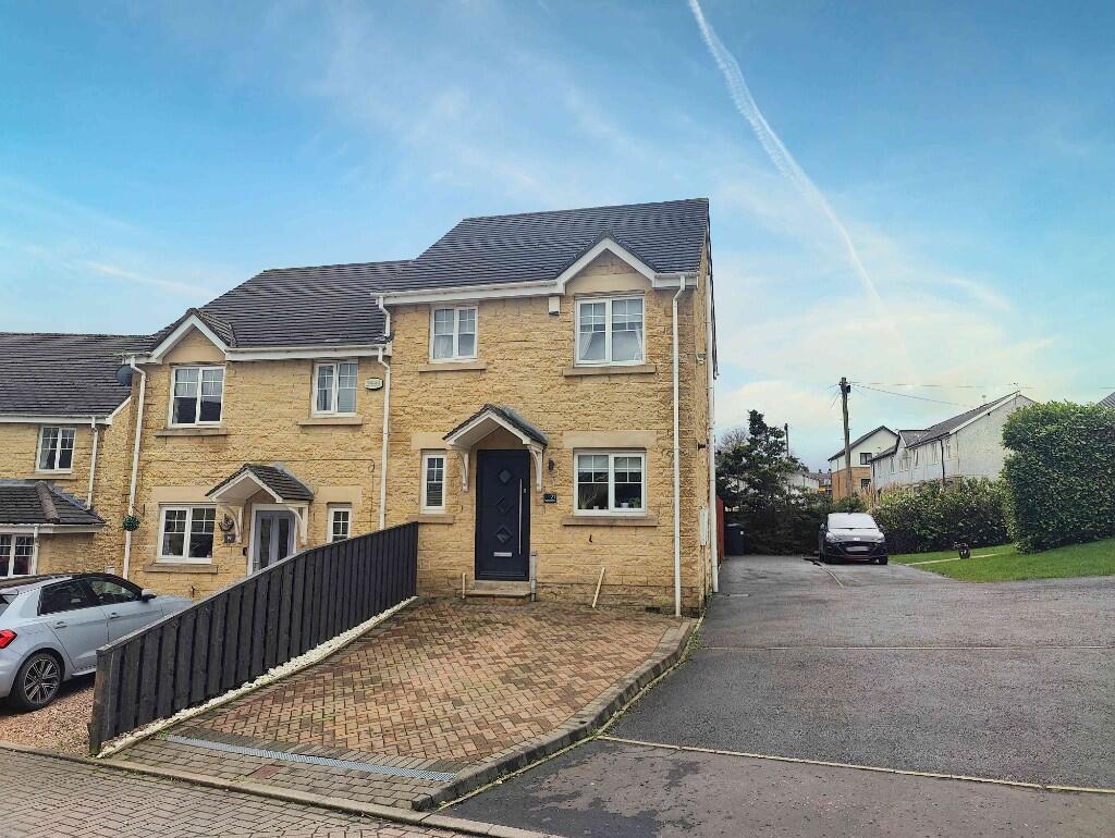 3-bed semi-detached on 21 Spruce Heights, Hove Edge, Brighouse, HD6 2JS, £240,000