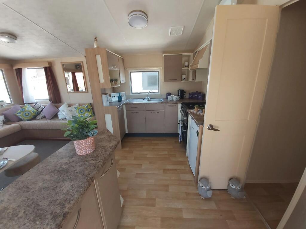 2011 Willerby Rio Gold, Dawlish Sands Holiday Park, Dawlish Warren, Devon, EX7 0PG - More