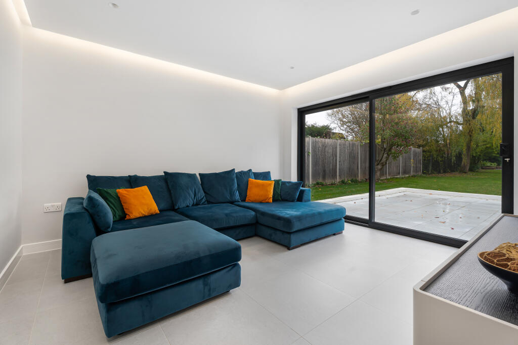 Holywell Close, Studham, LU6 photo 3