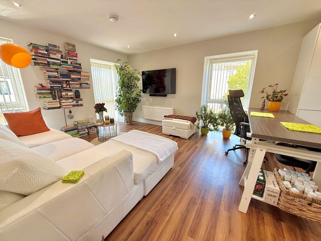 Apartment in Houghton Regis, Central Bedfordshire - View 2