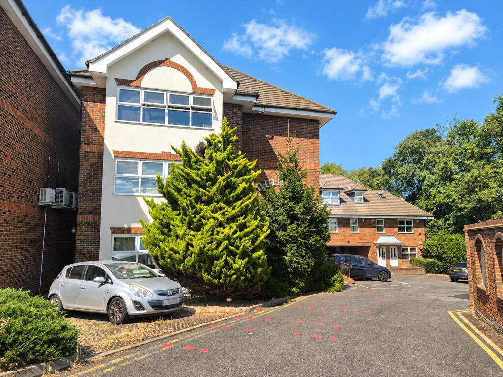 Main image of property: Moon Lane, High Barnet, EN5