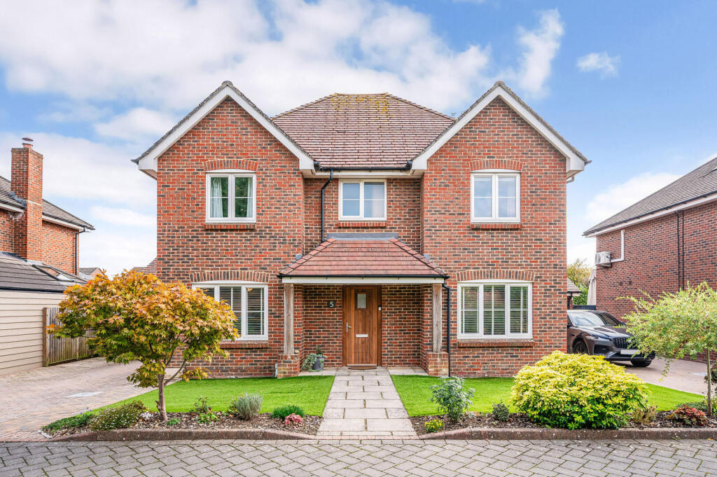 Main image of property: Mackenzie Close, Warsash, Southampton