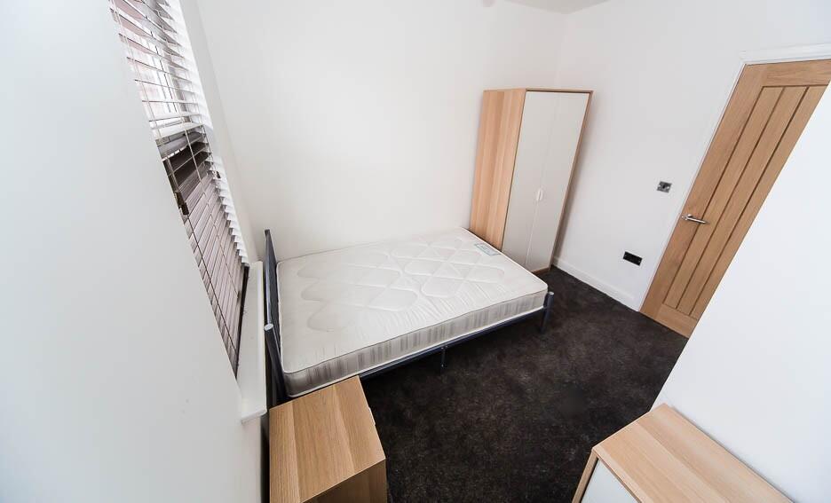 6 bedroom terraced house for rent