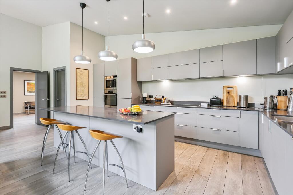 Riverside Drive, Esher, Surrey, KT10 – pohled 6