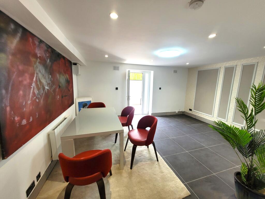 Main image of property: Hencroft Road South