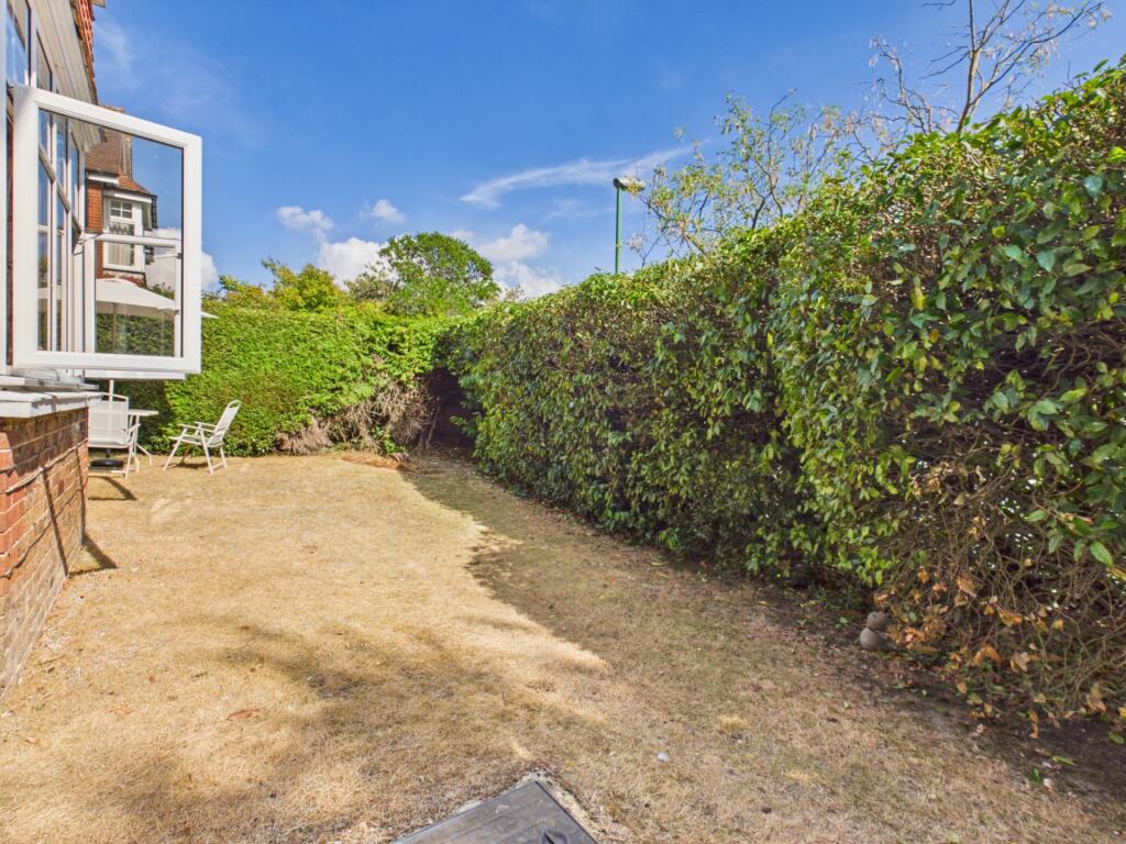 Apartment in Redhill - View 5