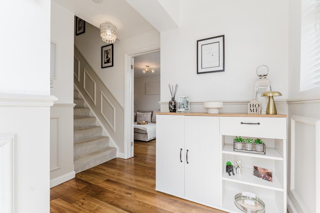 House in Northampton, North Northamptonshire - More