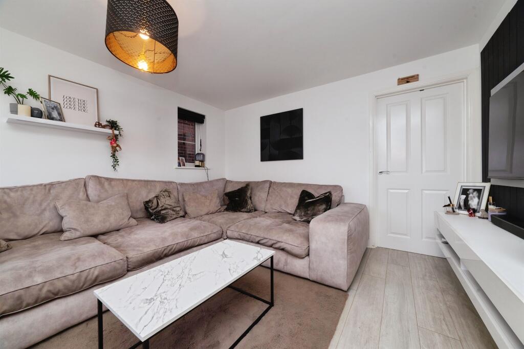 House in Hull - View 3