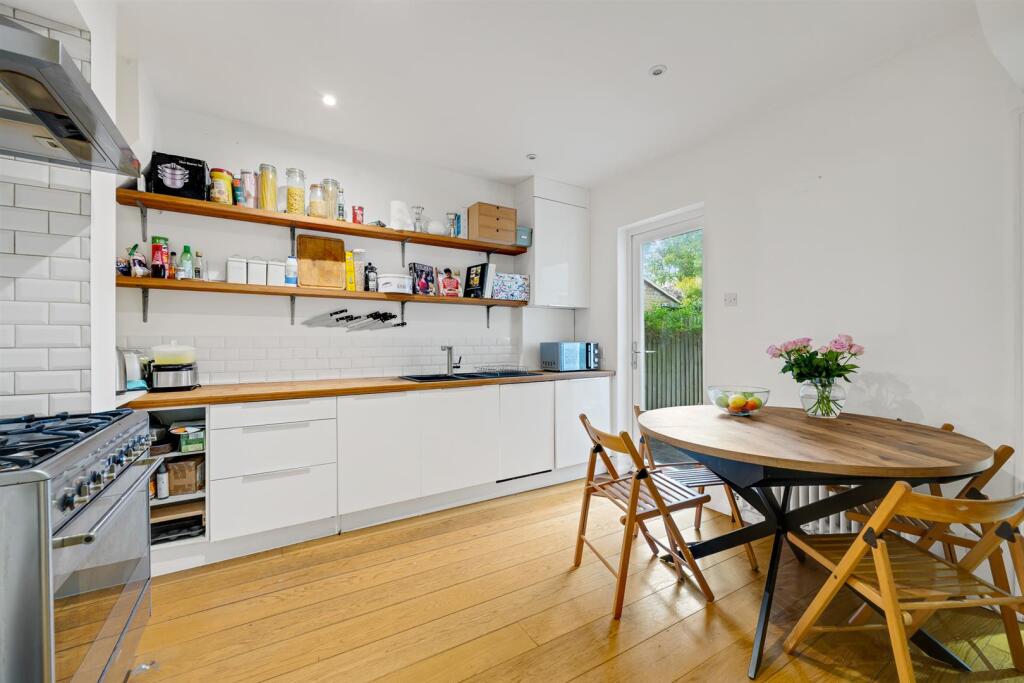 House in Bromley - View 3
