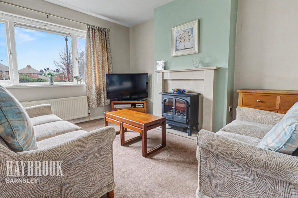 Lynton Place, Darton photo 2
