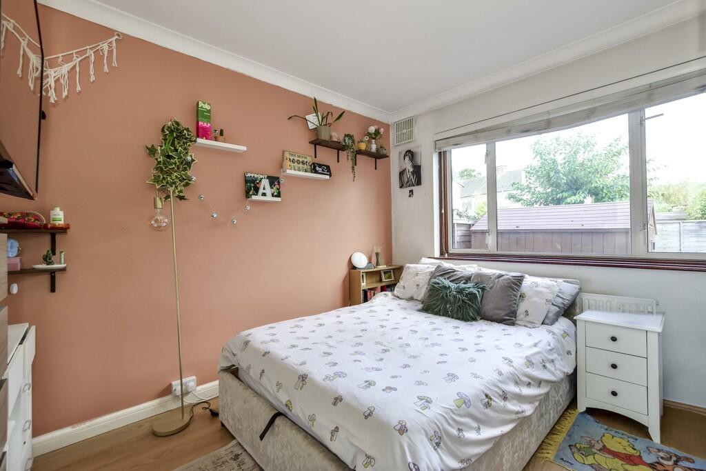 Apartment in Watford - More
