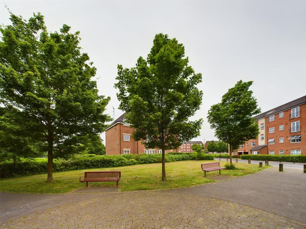 Apartment in Solihull, West Midlands - View 5