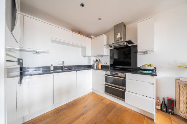 Apartment in Newbury, Greenham - View 5