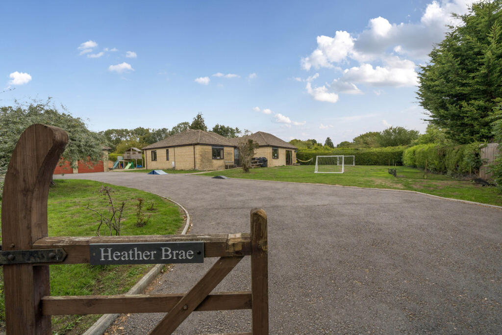 3-bed detached on Ryeworth Drive, Cheltenham, GL52, £900,000