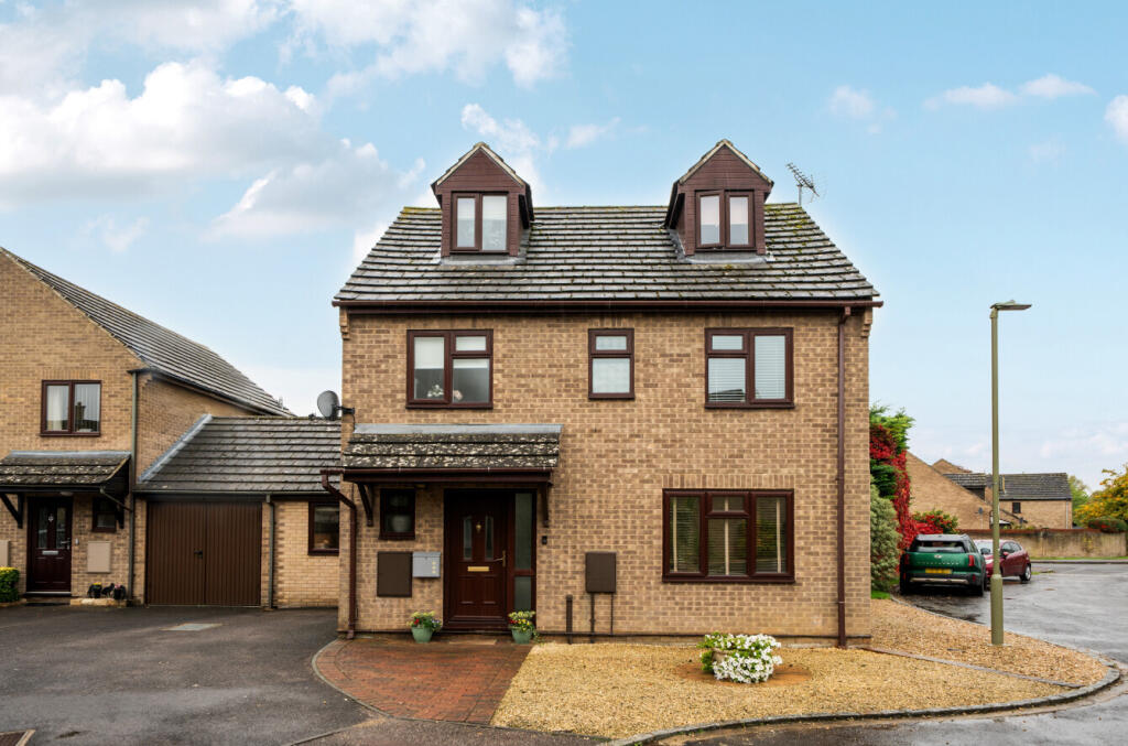 4-bed detached on Dark Lane, Witney, Oxfordshire, £550,000