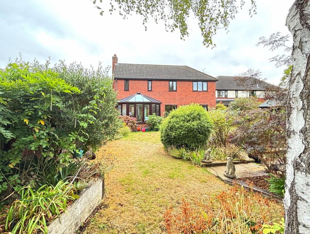 House in Gloucester - View 4