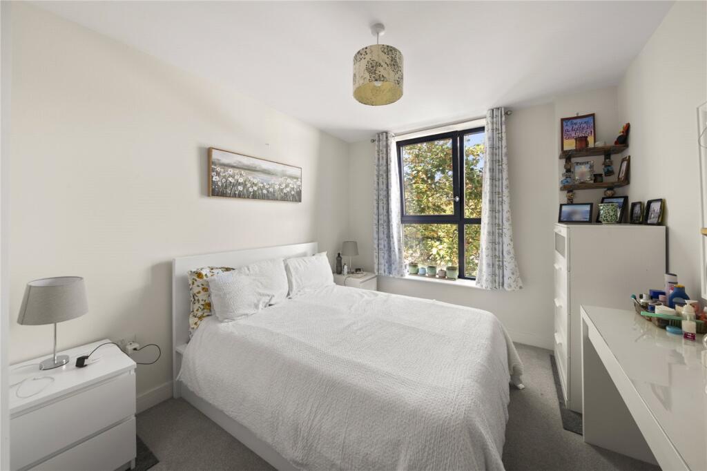 Apartment in Southall - View 5