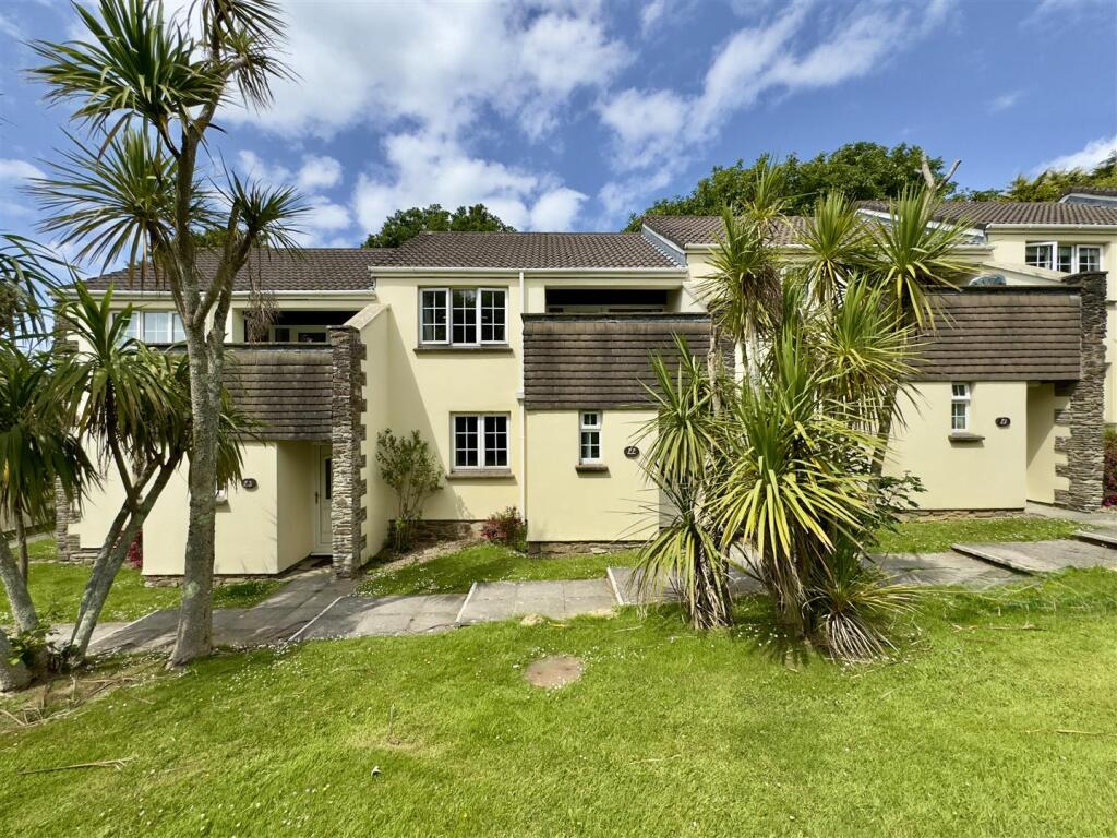 Main image of property: Carvynick Cottages  Summcourt