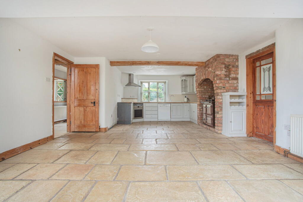 House in Kingscote - More