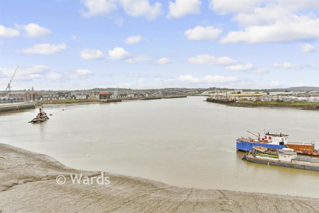 Main image of property: High Street, Chatham, Kent