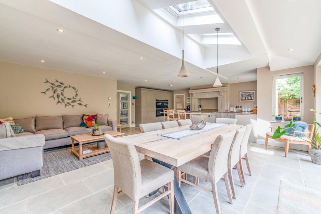 Hacketts Lane, Pyrford, Surrey, GU22 photo 3