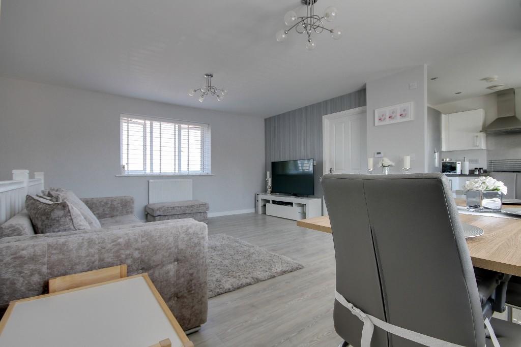 House in Southend-on-Sea - More