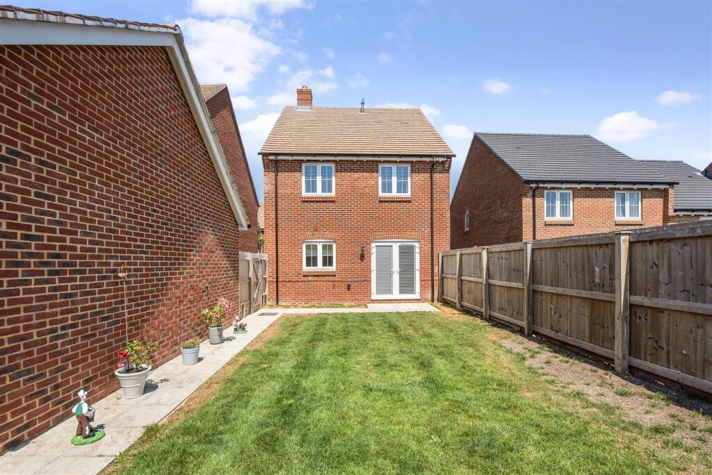 House in East Hampshire, Horndean - View 2