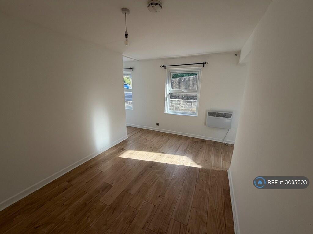 Apartment in Bath - View 4