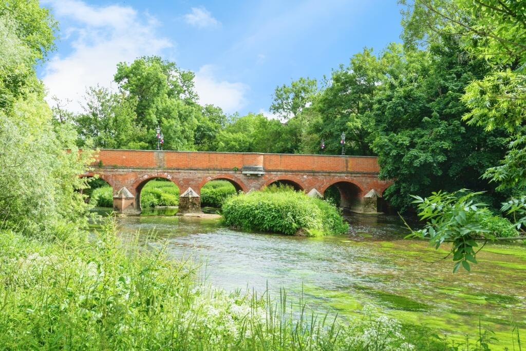 Apartment in Mole Valley, Leatherhead - View 4