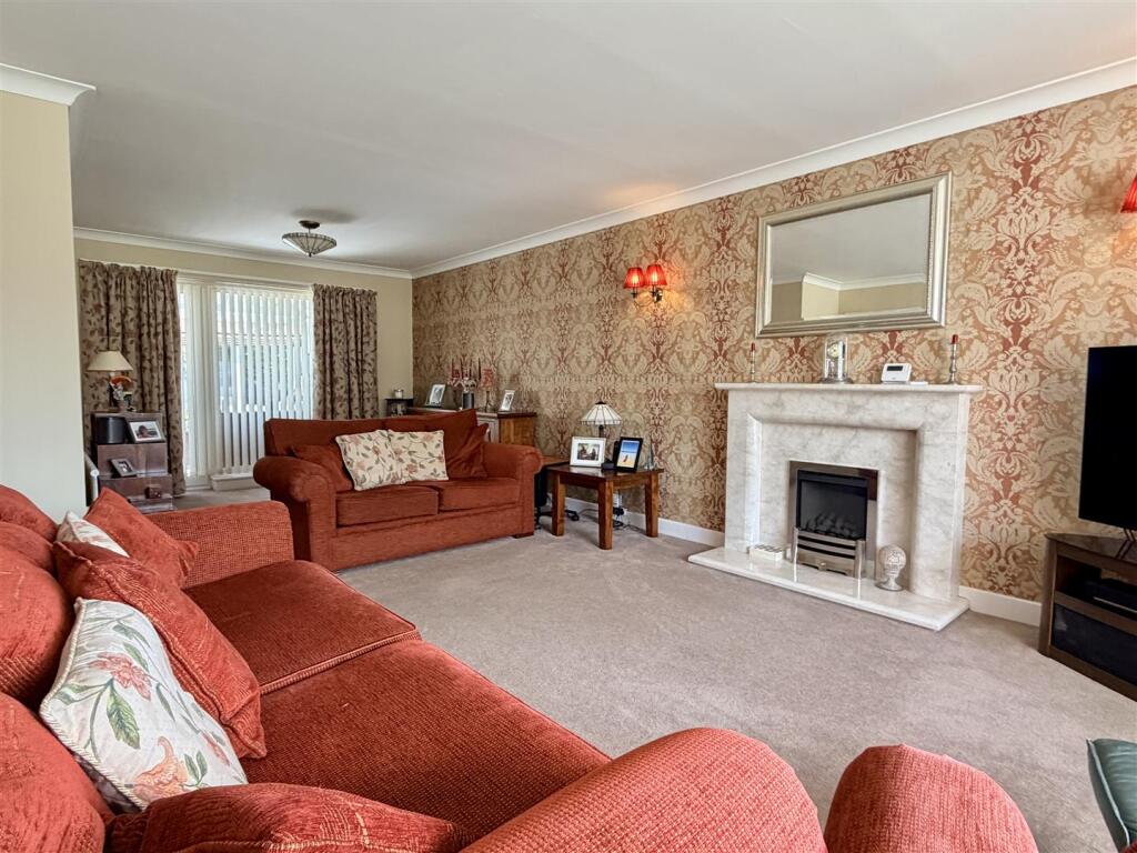 Manor Way, Wrea Green photo 4