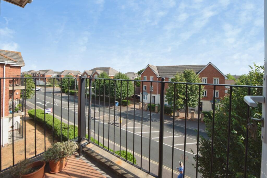 Apartment in Gosport, Hampshire - View 4