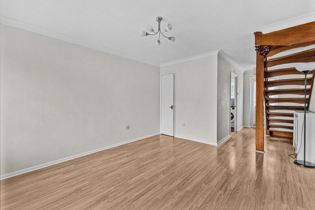 House in Kingston upon Thames - More