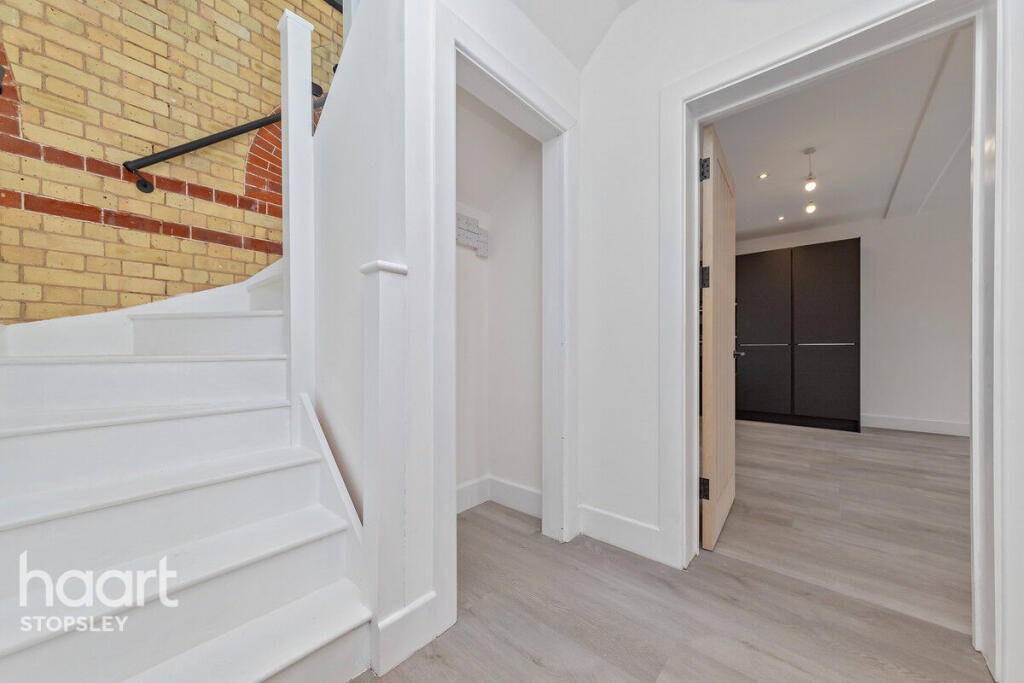 Apartment in Watford - View 4