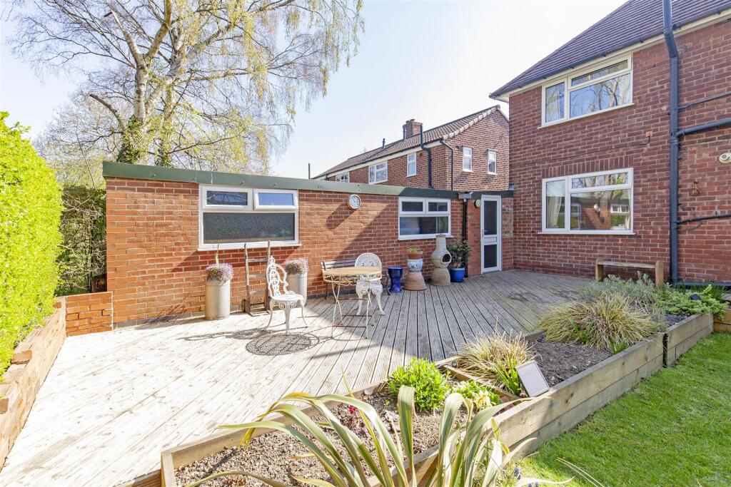 Sandringham Close, Calow, Chesterfield photo 4